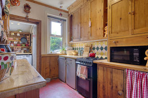 Kitchen- click for photo gallery
